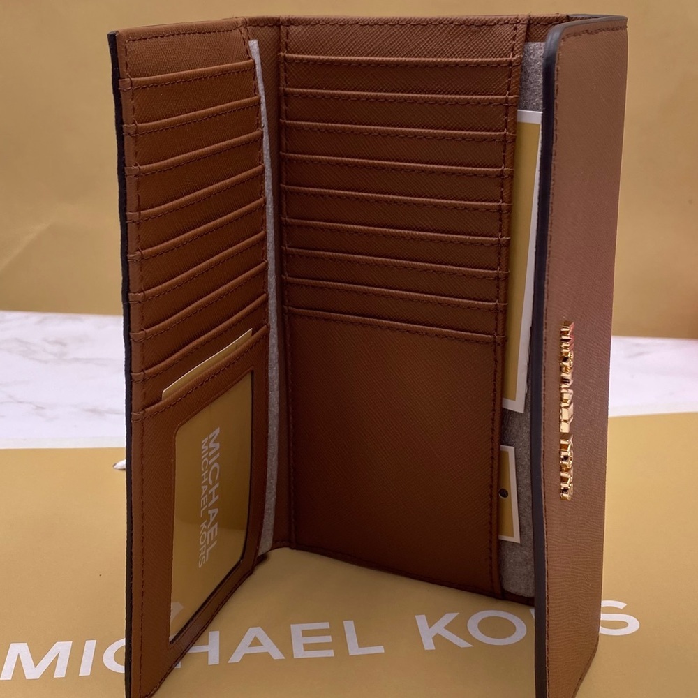 Michael Kors Trifold Wallet Luggage - Picture 7 of 9